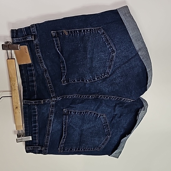 Aeropostale dark wash 33" waist high rise curvy jean shorts - Picture 3 of 6